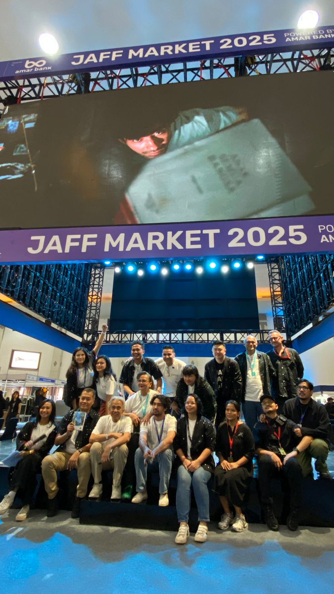 HabisNontonFilm's tweet image. Cast reveal LAUT BERCERITA!

Adaptasi novel Leila S. Chudori. Disutradarai Yosep Anggi Noen.

Dibintangi Reza Rahadian, Dian Sastrowardoyo, Eva Celia, Arswendy Bening Swara, Christine Hakim, dan Yunita Siregar.

Film panjang pertama Pal8, studio dari grup Tempo. Tayang 2026!