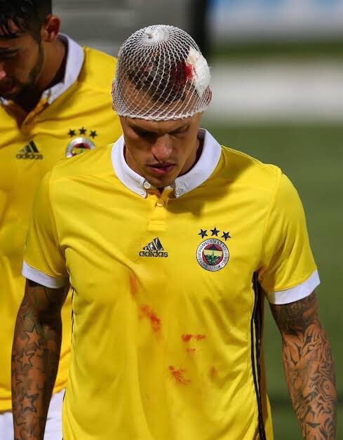 Kuşandık sarı laciyi.. 

Haydi yiğitlerim <a href="/Fenerbahce/">Fenerbahçe SK</a> 

Zalimlerin tahtını sarsmak için..
Kahpe ittifakları bozmak için..
Binamusları söküp atmak için..
Adalet için, Halk için, bizim için..