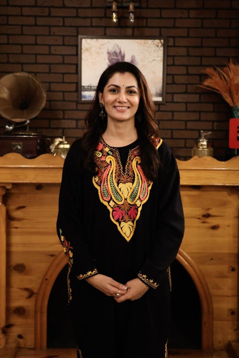 saadgi mein sundarta 🖤✨🧿

#SritiJha