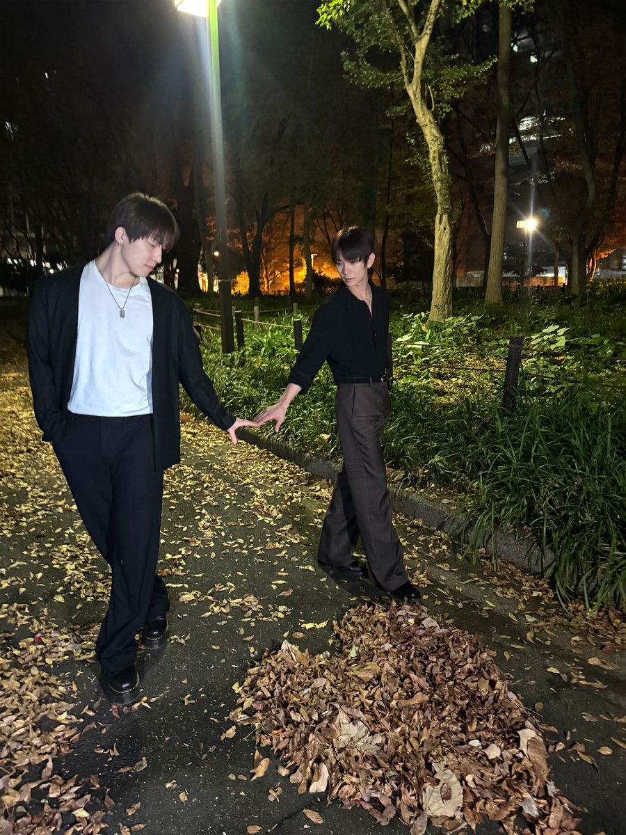 pledis_17's tweet image. [17&apos;S] 댄솔로지 비하인드 🍁