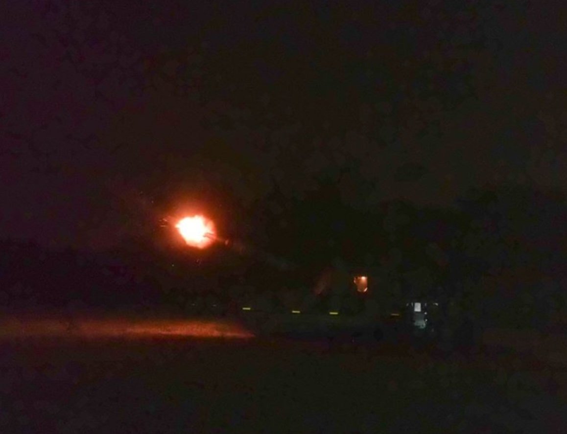 StraitObserver's tweet image. An artillery battalion from the 584th Armored Brigade conducted night fire using M109A2 self-propelled howitzers.

Night fire is always spectacular...