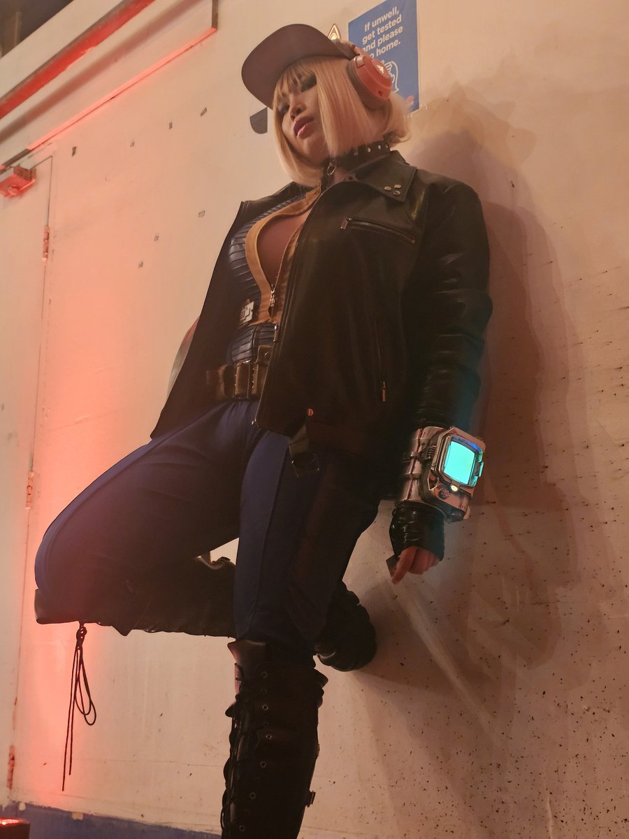 HAKURU_15's tweet photo. Tunnel Snakes Rule!

Thank you to Black Milk Clothing for this amazing Tunnel Snakes Jacket! I love Fallout 3 so this jacket means alot to me!

@BlackMilkTweets 

#fallout #fallout3 #BlackMilkClothing https://t.co/h0nzkOcUeC