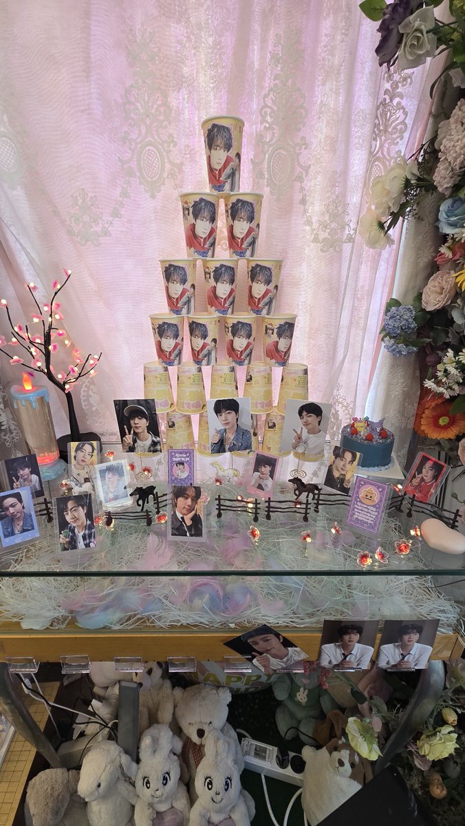 kate_sa87's tweet photo. Visited the Jin's bday event organised by Army at Tone&amp;Manner in Seoul. It's so beautiful. Thank you Army for this gift
#HAPPY_JIN_DAY #햄찌니의겨울방학 https://t.co/l7I3AyARnp