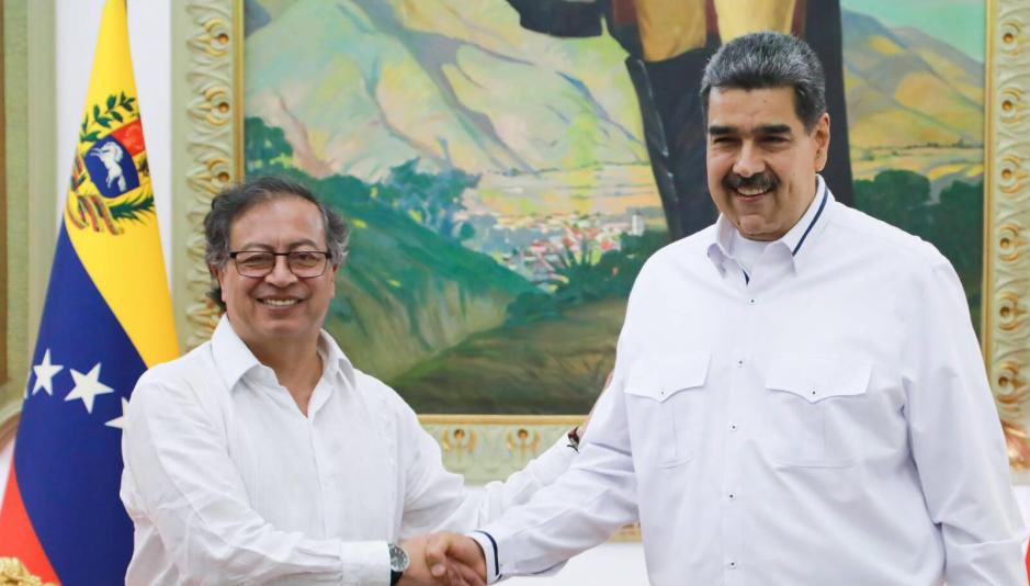 german_ricaurte's tweet image. Sigan volando bajo banderas extranjeras