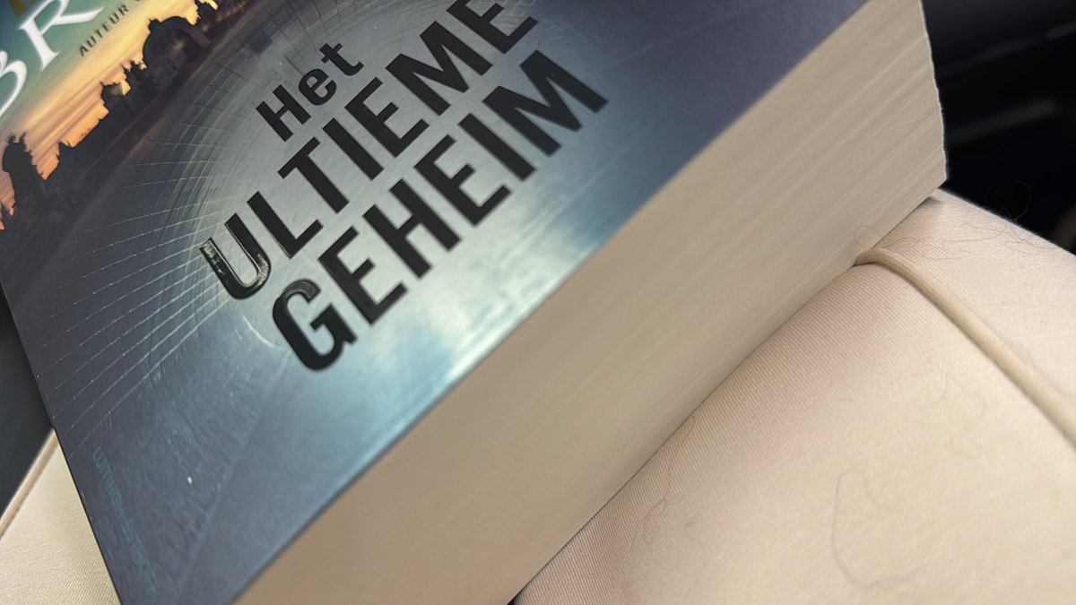 Voor een vlucht van maar 2,5 uur wordt het snellezen. 
#ondanksereader
#gaatnietsbovenpapier