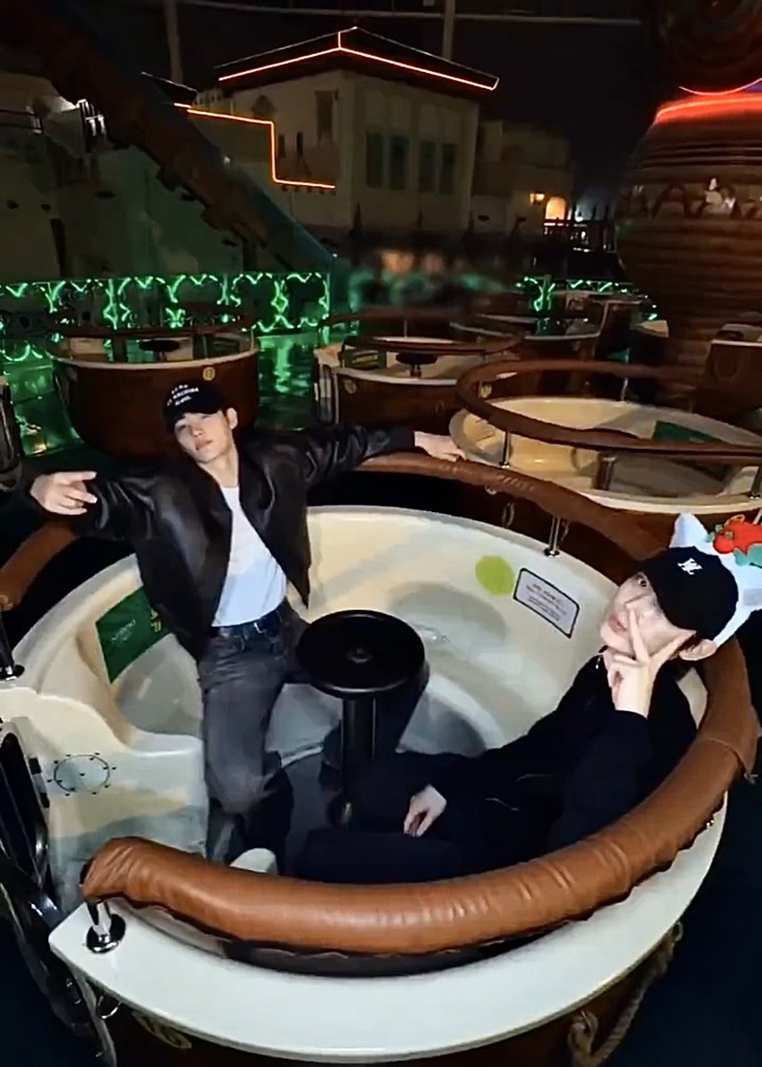 sunoui's tweet image. Perhaps to others it looks like a guarded, softly glowing bubble—one so secure and protected that few truly know what unfolds within. Yet they can always see it in my smile whenever I speak his name.

That’s how my 2025’s November wrapping up.