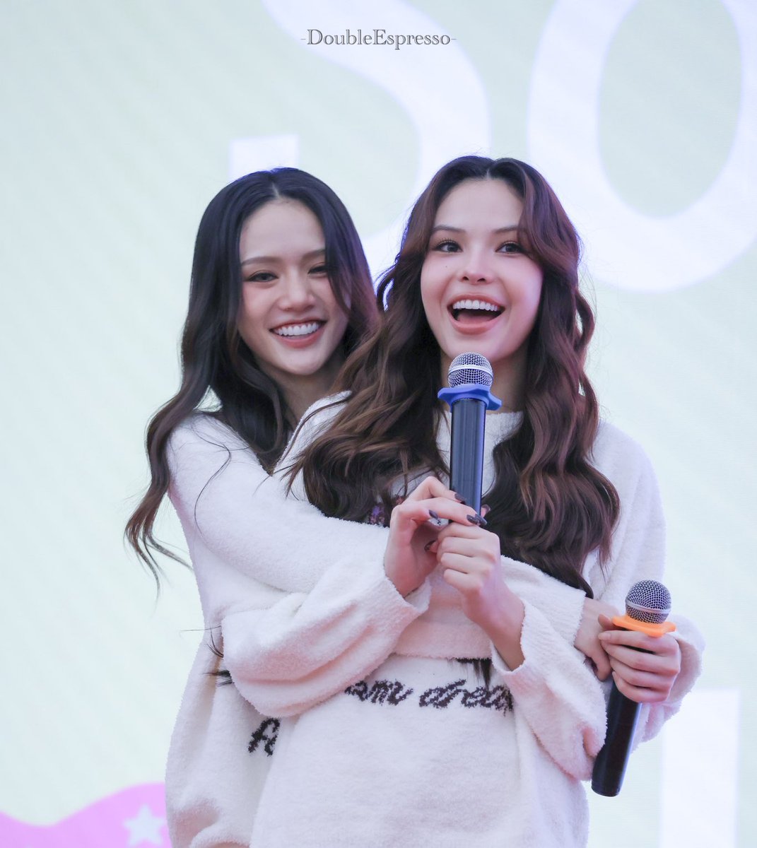 bxbunnybear's tweet image. ขอให้เป็นธันวาคมที่ใจดีกับเธอ  :—) 🤍🐨🐰🎄

#LMSY #ลูกหมีซอนญ่า