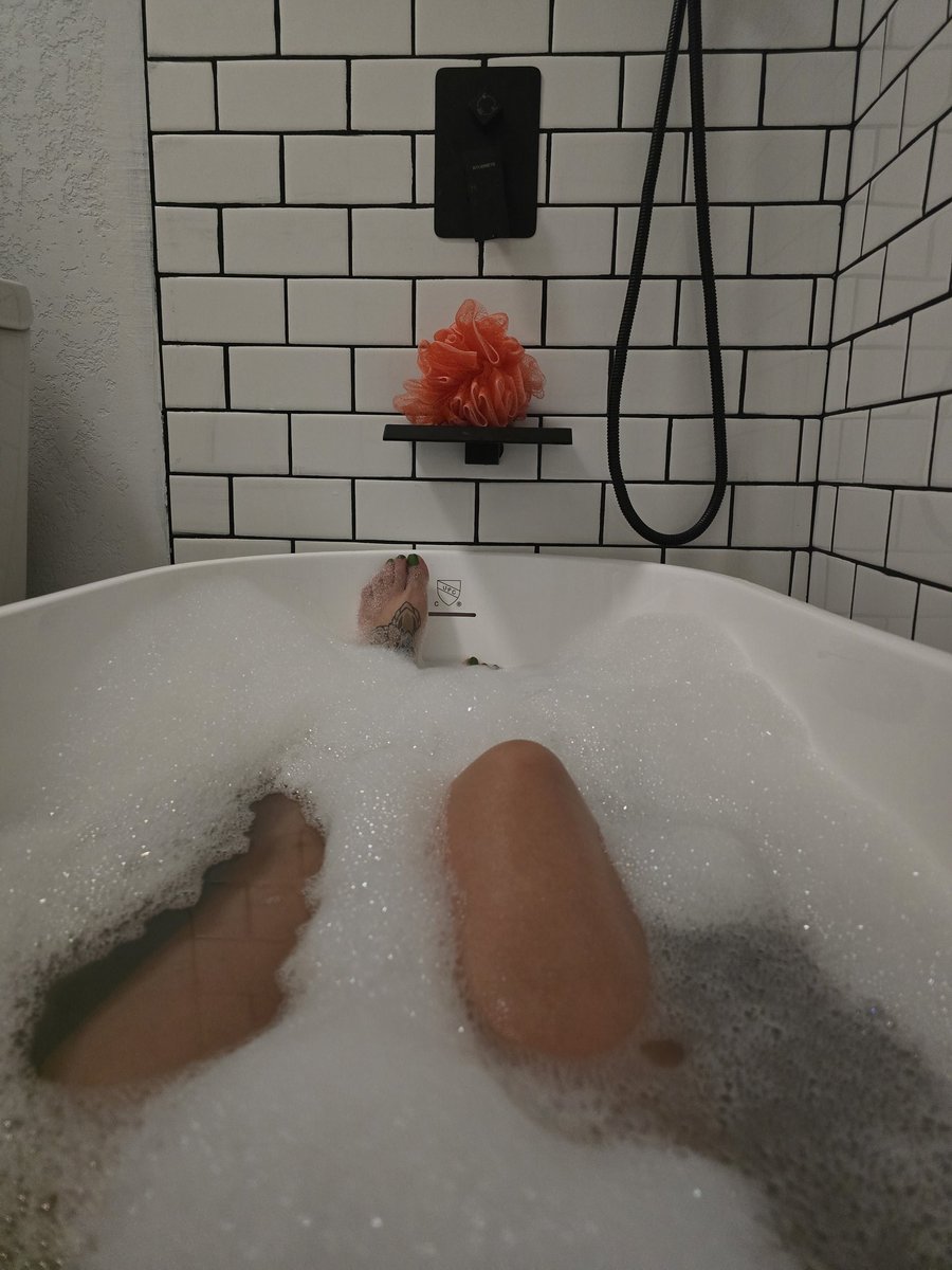 _loveylongtime's tweet photo. In full relaxing mode 😌 https://t.co/bPqioRXeEE