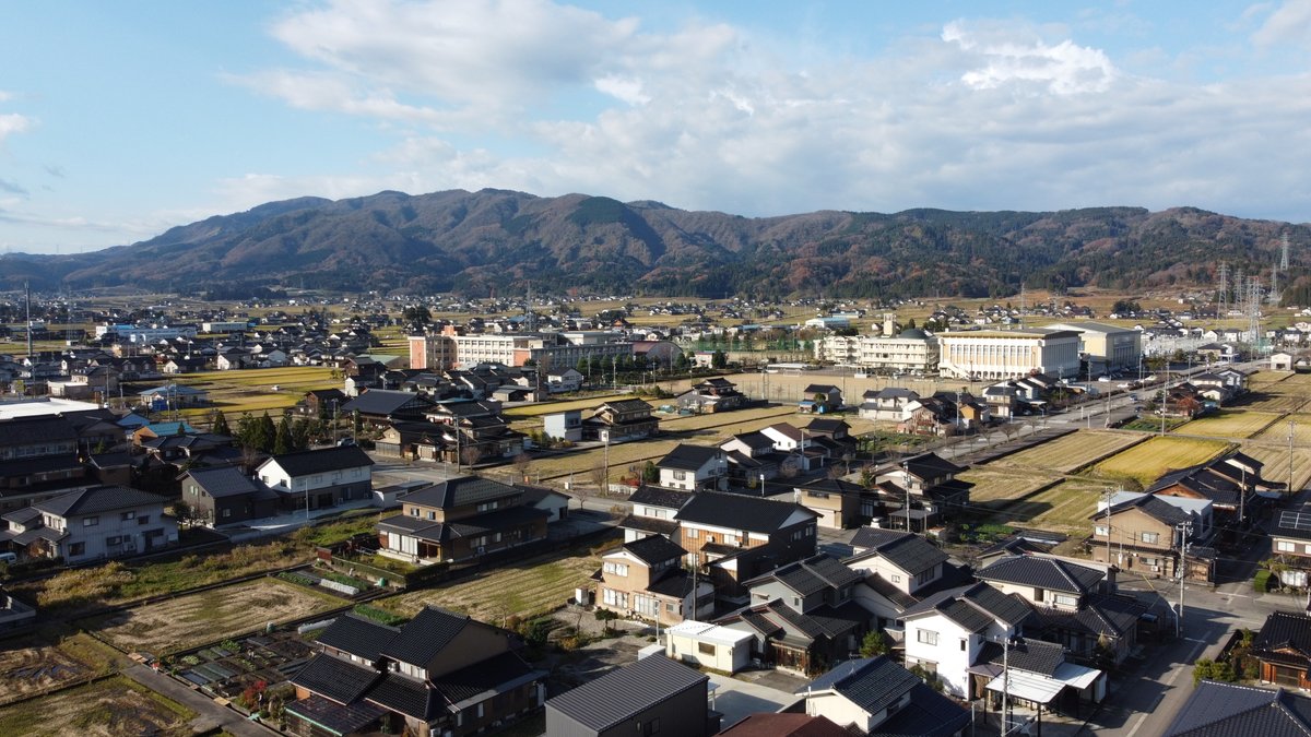inocchi_jojoww5's tweet photo. 山の紅葉は終わりのようでした
秋の終わり・・冬のはじまり
今年のレースも終了・・・レース冬眠に入ります
富山県の標高900mの山
#mini2
#miniもまだまだ捨てたもんじゃないw https://t.co/jJlllX37wN