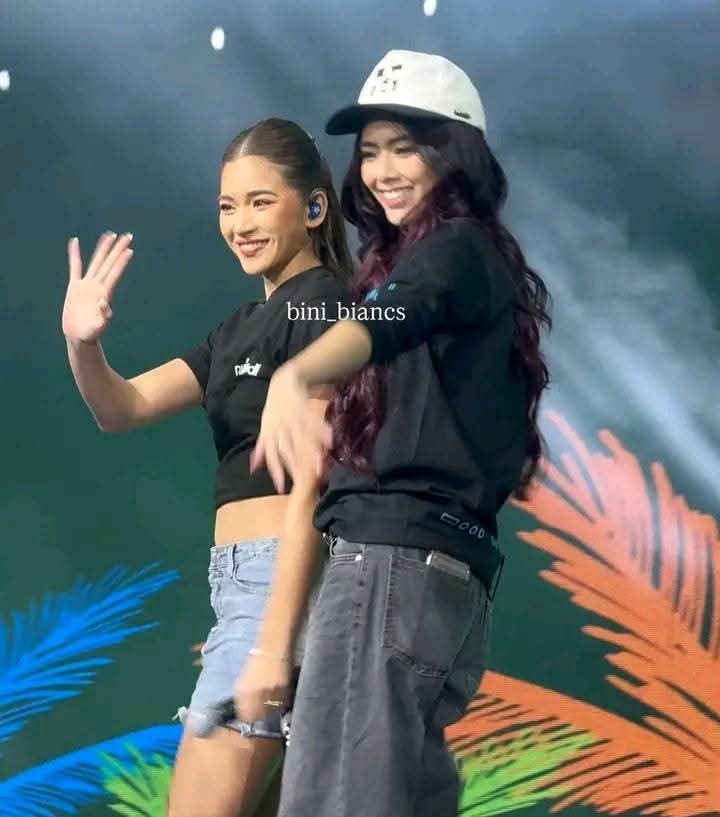 lovemikhaq's tweet image. happy mikhaiah day to this binified mekaya moments 🥹🫶🏻