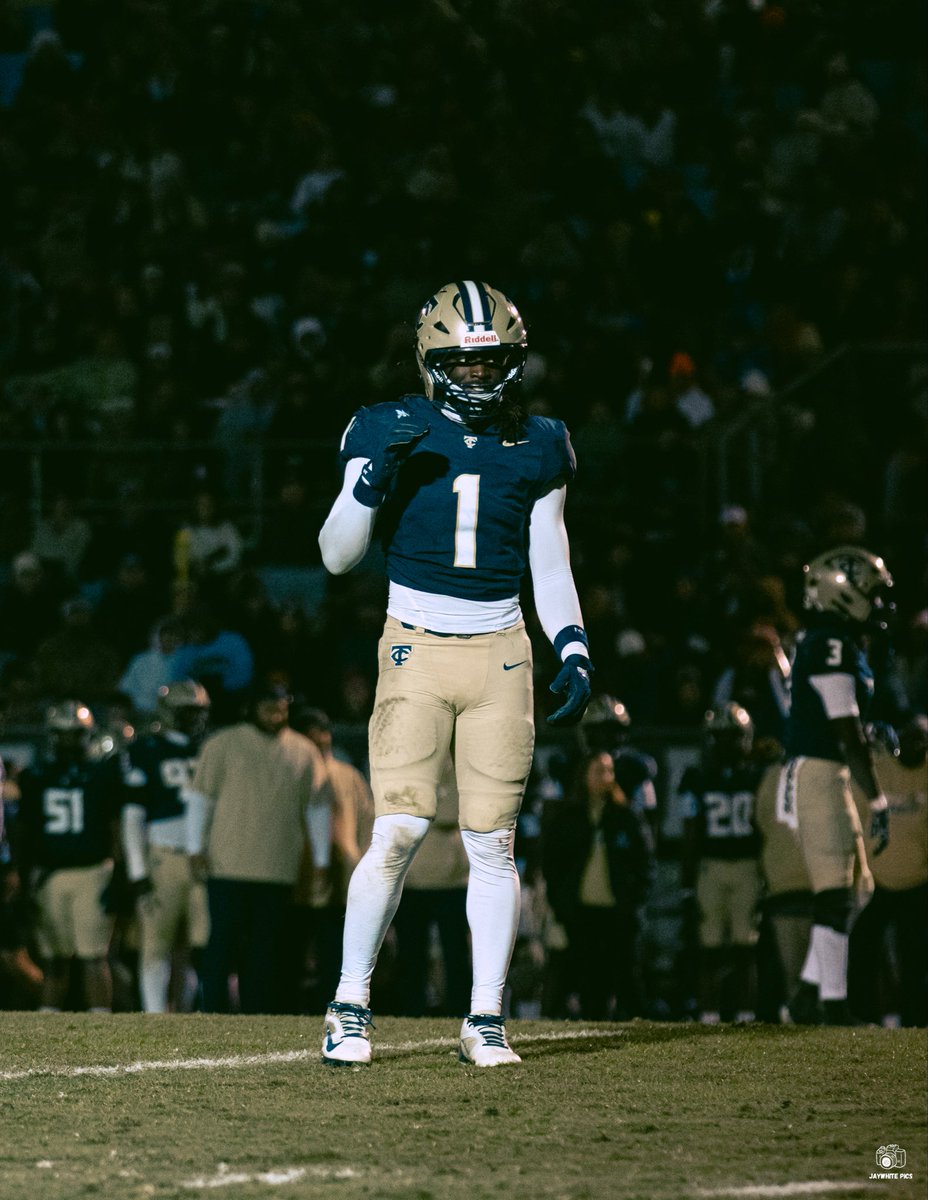 trevonP7's tweet image. Missed 7 games due to injury but i thank God for letting me come back &amp;amp; battle in the playoffs with my team #staterun #AGTG 

Check out my film for the szn hudl.com/v/2THn9S