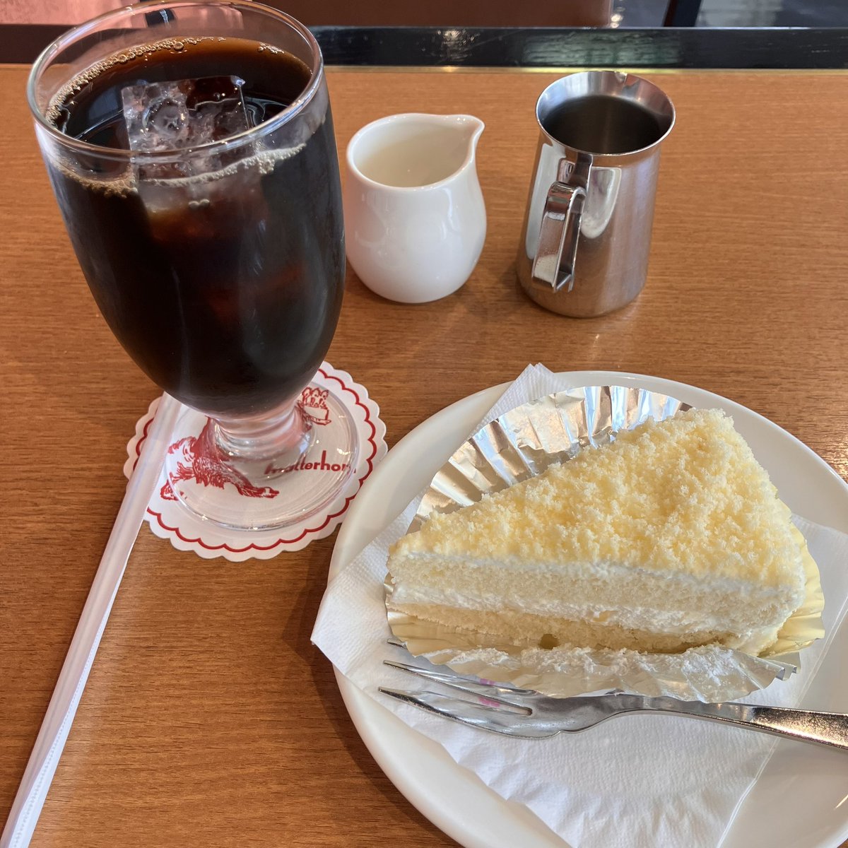 今日帰るんですが、朝ちょっとだけぶらついてました。商工会議所さんにやっと行けました……‼️和子さんたちの名刺もらってきました。市役所は2回目ですが、メインのエレベーターはじめて乗りまして、↑↓の表示かわいいですね……。 