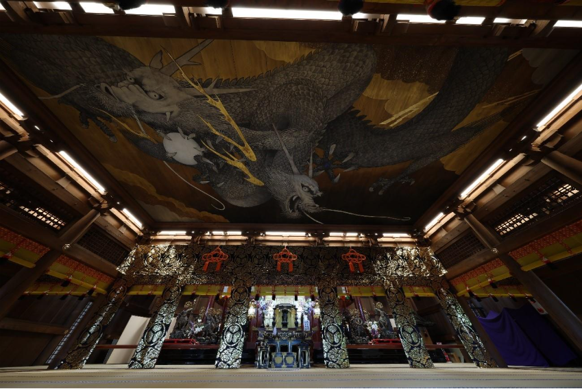 台東くん！
#寛永寺 創建400周年を記念して制作された天井絵「#叡嶽双龍」が公開中パゴッ🐉🐉
縦6ｍ×横12ｍの国内最大級の天井絵には、２匹の龍が空を舞う姿が描かれているパゴッ！
特別なお守りや御朱印もあるから、ぜひ行くパゴ～ッ✨
拝観スケジュールはこちらパゴッ！
kaneiji.jp/tenjyo_schedul…