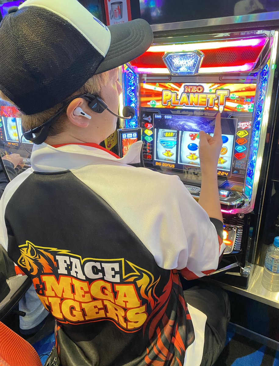 ネオカス🪐 ステッカーなどお気軽にお声がけください📷✨ ＜PR＞ #頂