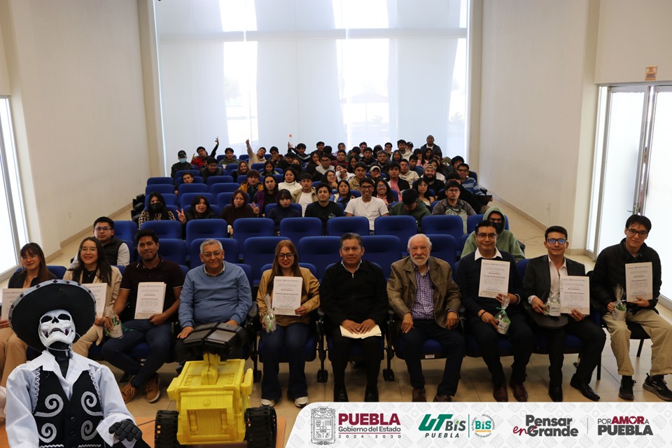 buap_fcc's tweet image. 🤖 Se llevó a cabo la conferencia “Robótica Social” del Dr. José Luis Hernández Ameca en UTBIS Puebla, impulsando la innovación, la IA y el desarrollo tecnológico.

🦉 Felicidades a las y los estudiantes por su valiosa participación.
#UTBISPuebla #RobóticaSocial #Ciencia