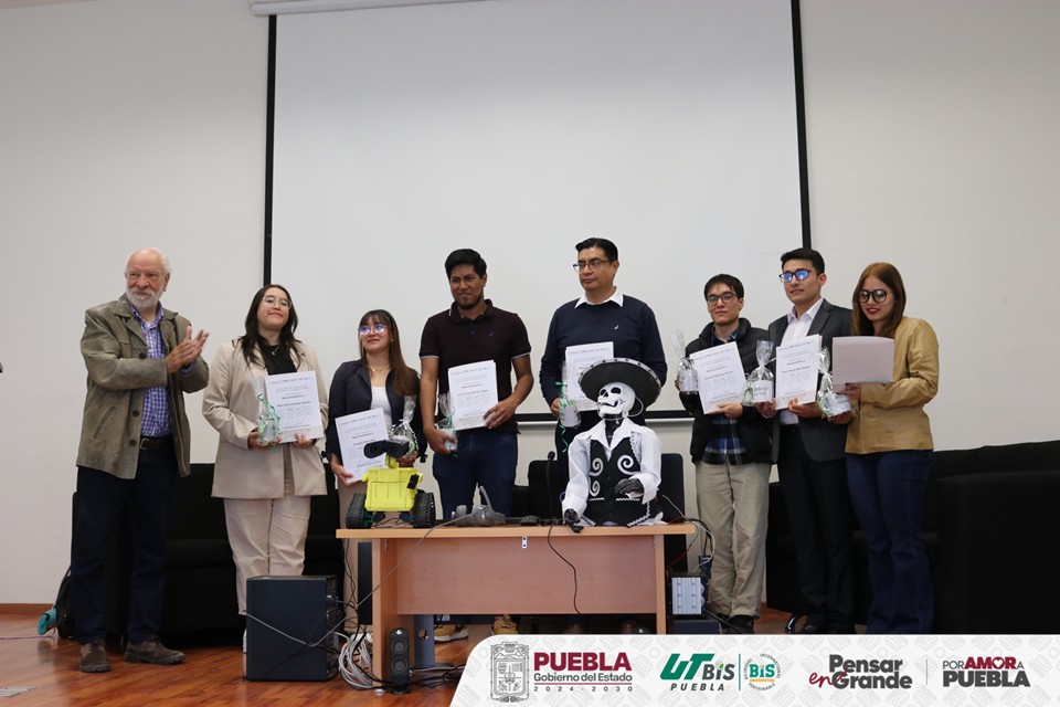 buap_fcc's tweet image. 🤖 Se llevó a cabo la conferencia “Robótica Social” del Dr. José Luis Hernández Ameca en UTBIS Puebla, impulsando la innovación, la IA y el desarrollo tecnológico.

🦉 Felicidades a las y los estudiantes por su valiosa participación.
#UTBISPuebla #RobóticaSocial #Ciencia
