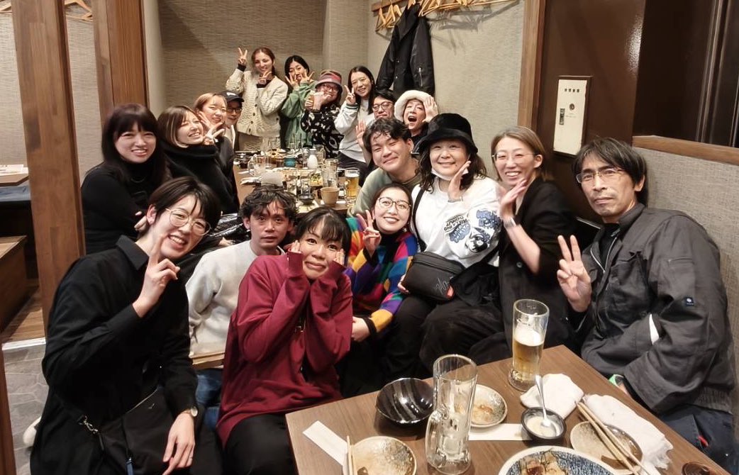 #万博設計16
『沈む。躍れ、ひとり』終演いたしました。

ご来場いただいた皆様、
気にかけてくださった多くの方々、
ご尽力いただいた関係者の皆さま、
ありがとうございました。

敬愛する座組の皆様と一緒にこの物語を紡ぐことができて幸せでした。

心からの感謝と愛を。