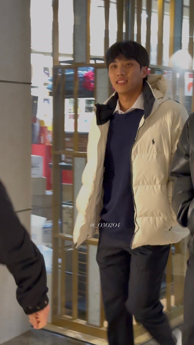 251201. #이재현 

오랜만입니다!!!!!!!!!
셔츠에니틐ㅋ   멋좀냇다~~ 🎶