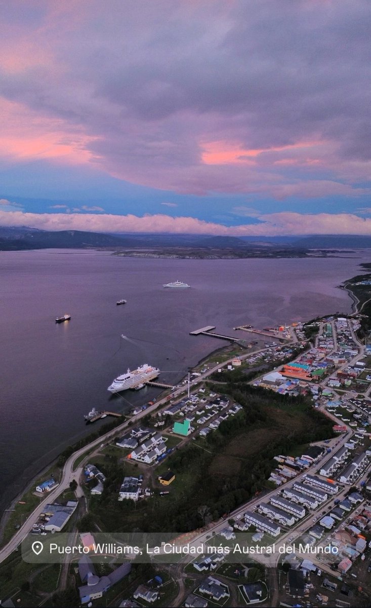 jpberlinger's tweet image. Puerto Williams está &quot;más allá del fin del mundo&quot; y se ha transformado en la nueva ciudad guardiana Antártica.

Compañías de cruceros prefieren operar desde acá, porque los servicios son mejores, más sustentables y ecológicos, con una menor huella de carbono.

🇨🇱🇦🇶🐧