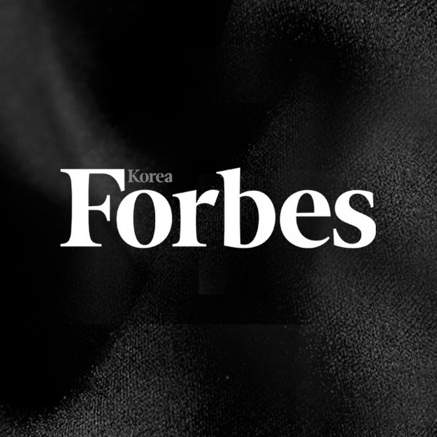 TheePopCore's tweet image. JENNIE has been ranked as the #1 Top Korean Idol of 2025 by Forbes Korea.