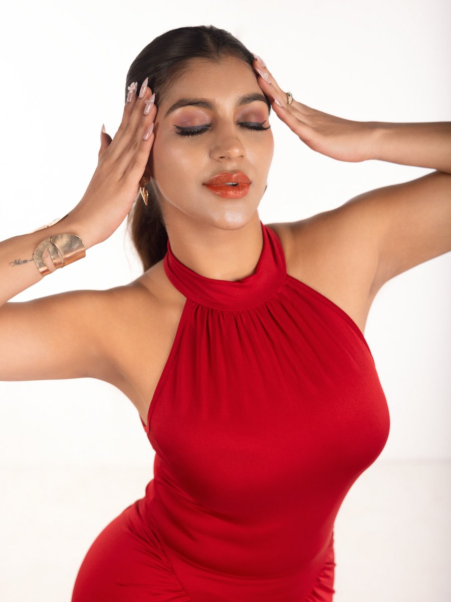 INDACTRESSPIC's tweet image. Red Hawt #YashikaAannand

#MondayVibes