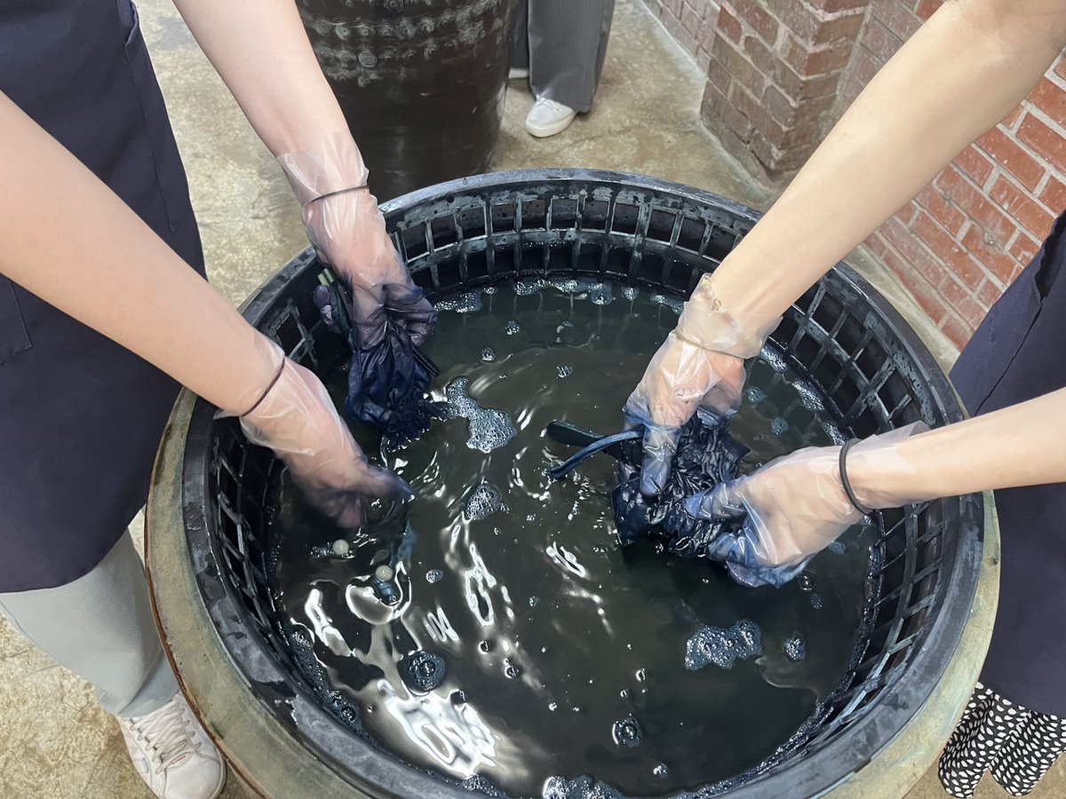NewTaipeiGov's tweet photo. Visit #Sanxia Old Street in #NewTaipei and explore a century of indigo dyeing tradition. You can even try dyeing fabric yourself and bring home your own natural and one-of-a-kind creation!🤩 https://t.co/RILl9NAXEN