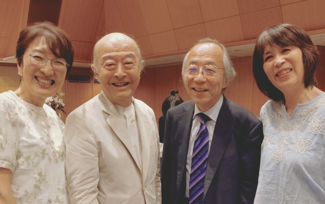 大切なのは「今」
2025/11/29 全国から集まった120名を超える皆さんと一緒に、池辺晋一郎さんの指揮で歌うことができ、改めて「悪魔の飽食」の持つ力に圧倒され、感謝の思いが溢れました。司会進行は檀ふみさんが務めてくださいました。

#悪魔の飽食　#森村誠一　#池辺晋一郎　#731部隊