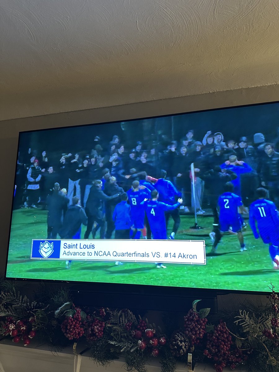 They did it! ⁦<a href="/SLUMensSoccer/">SLU Men's Soccer</a>⁩ moves on to the QF and a second chance date with Akron #BeBold #BeBlue