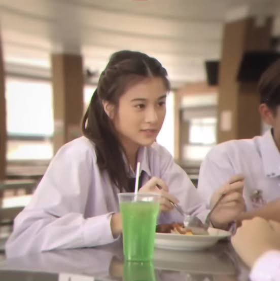 joynarakmak's tweet image. ไม่แมสได้ไงคะ 10 ปีที่แล้วนักเรียนไทยทุกคนทำผมทรงนี้ไปเรียนด้วยซ้ำ