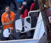 almostbaiano's tweet photo. @lorevilaca @xbelacrf nossa!!! 🗣️
o cara lá atrás totalmente gag com o trofeuzão https://t.co/HaYotiHxXz