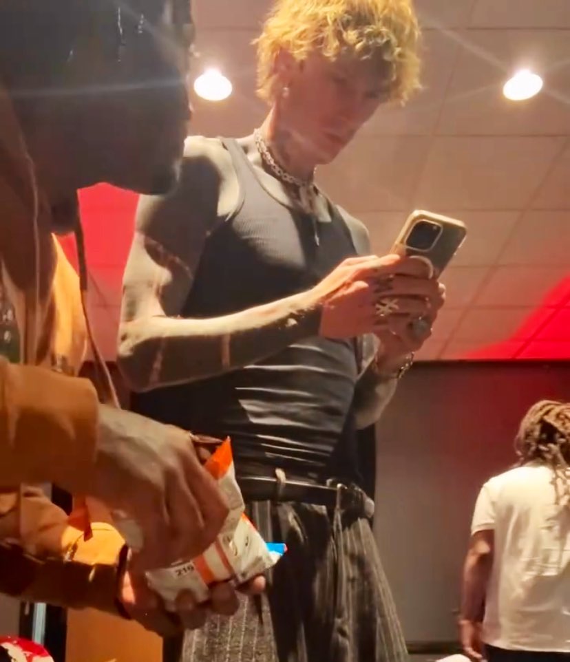 Me ignoring everyone and everything when mgk posts something, a girl has priorities.