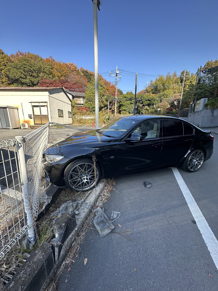 Kaito_F80M3's tweet image. 朝から最悪
車動かすホテルの人に事故られた＾＾