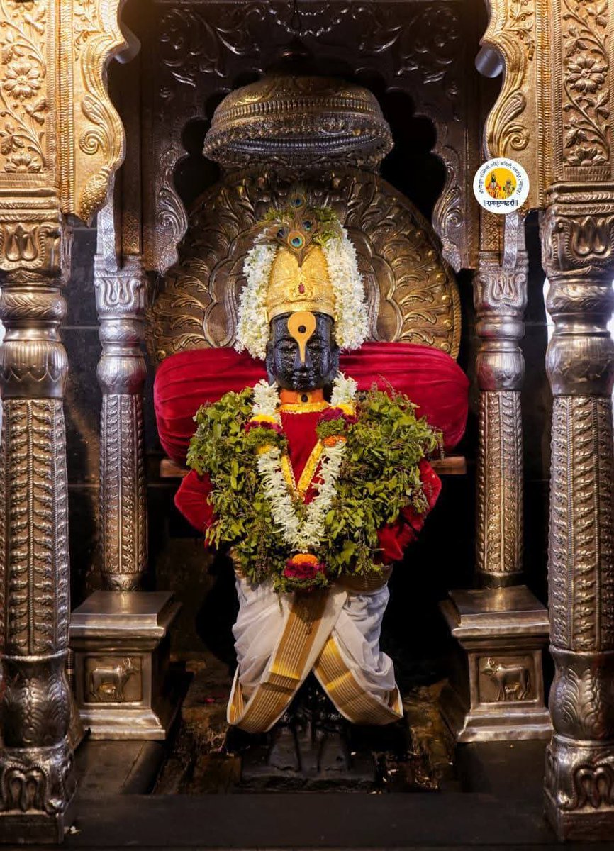 आज मोक्षदा एकादशी आणि #गीताजयंती
आपले तुकोबा सर्वांना कोळून प्याले होते 😂🙏🙏👇
कल्पतरू रुया नव्हती बाभुळा l
पुरविती फळा इच्छितिया ll१ll
उदंड त्या गाई म्हैसी शेळ्या l
परि त्या निराळ्या कामधनू ll२ll
तुका म्हणे देव दाखविल दृष्टी l
तयासवें भेटी थोर पुण्य ll३ll