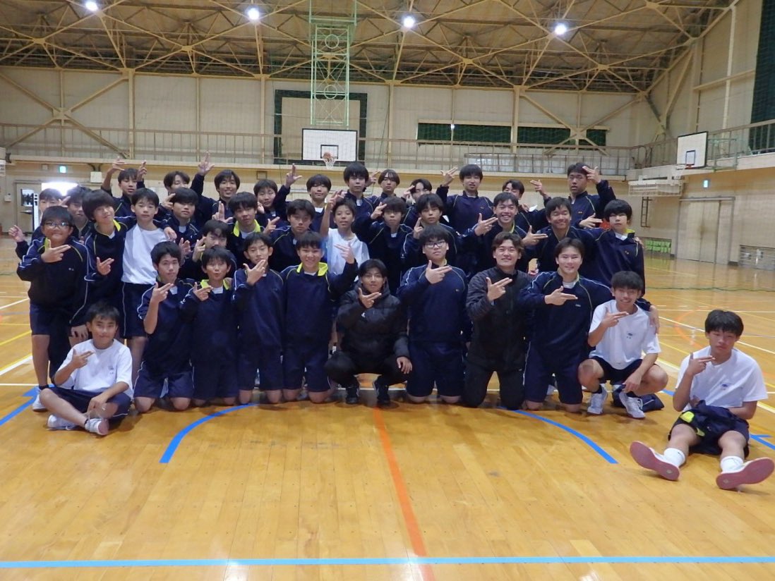 ／
　ホームタウン活動🤝
＼

11月28日(金)別府市立中部中学校で行われた『ガチンコスクールデイ2025』にヴェルスパ大分スタッフが講師として参加し、夢授業とサッカー教室を実施しました。

🔗 verspah.jp/verspah_news-5…

#ヴェルスパ大分
#地域連携