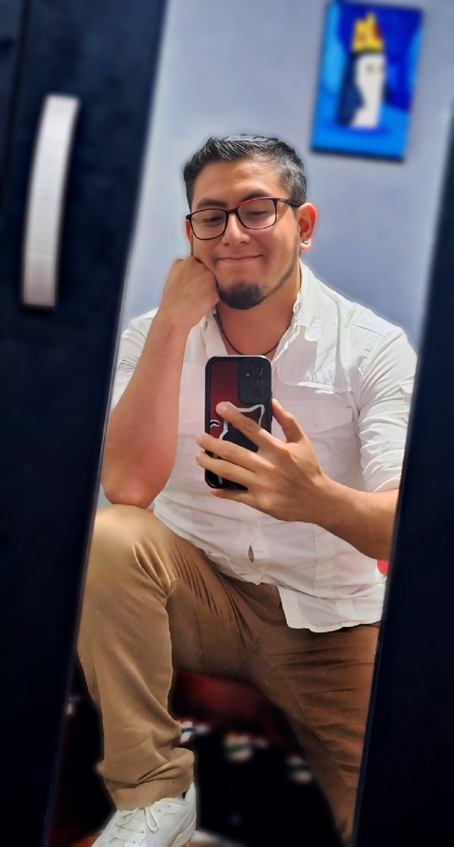 TonyVC333's tweet image. Posando como si tuviera mi vida resuelta 😅