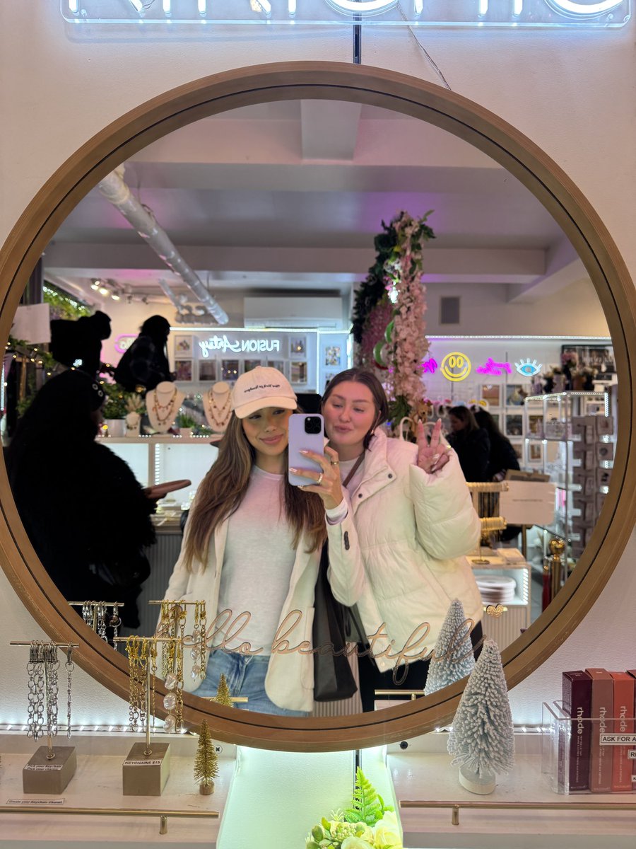 A girls trip to NYC is good for the soul. 💖
