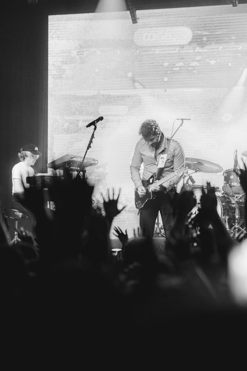 Feliz aniversário, Lucas Silveira!

O vocalista da Fresno completa 42 anos hoje 🎂

📸: <a href="/andinho0_/">Andinho</a>