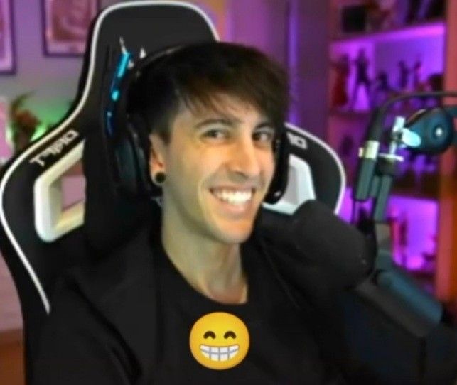 Lexsm1nd's tweet photo. LMAOO Robleis fan here, it's okay! Rob is kinda an idiot too, he is the dumbest gay streamer person I ever met but we love him lol https://t.co/Z0DFQiaBMb