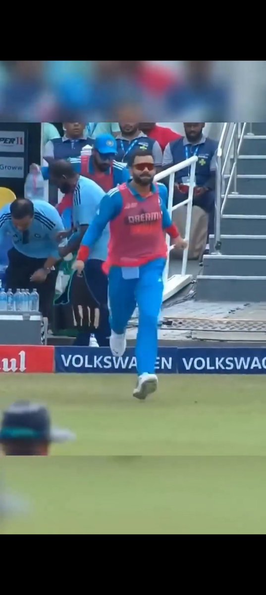 karamyd_7's tweet image. एक समय था जब रोहित और विराट कोहली दोनों को टीम से बाहर करने की पूरी तैयारी कर ली गई थी। 

लेकिन ऑस्ट्रेलिया के दौरे पर लास्ट वनडे मैच में रोहित शर्मा 121 रन की शतकीय पारी खेली थी।

कल विराट कोहली दक्षिण अफ्रीका के खिलाफ 135 रन की महत्वपूर्ण पारी खेल कर यह साबित कर दिया की टाइगर…