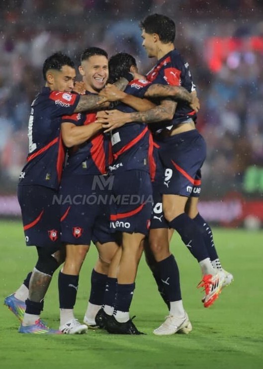 Cerro Porteño ganó el Clausura tras derrotar a Tembetary por 2-0, con un margen mínimo sobre Guaraní que le ganó  a Luqueño 2-1.
Cerro logra el título tras 4  años y ahora define la Supercopa con Gral. Caballero. Por mejor promedio de puntos es Paraguay Uno para la Libertadores.