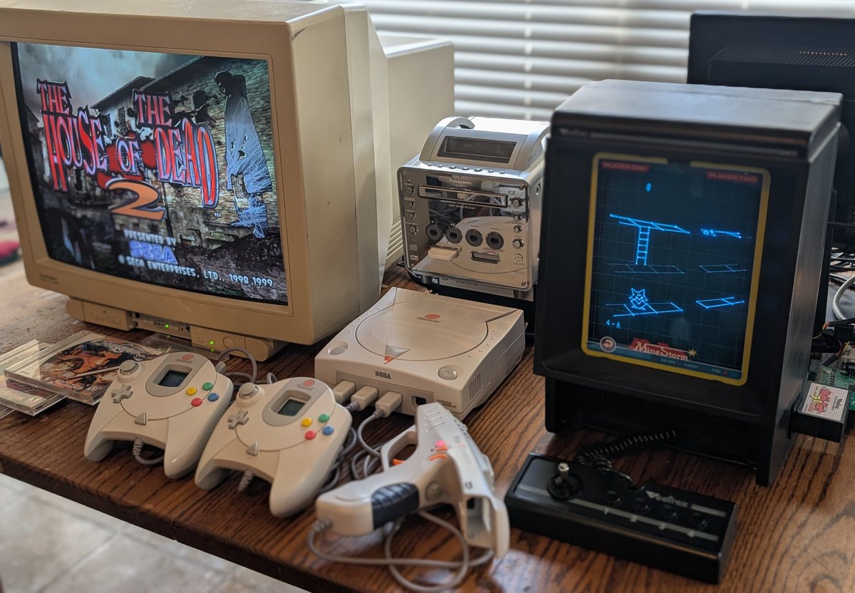 Rob64Games's tweet photo. #Retrogaming artifacts from VIDEO GAME ARMAGEDDON! 🎮🍲📺🥃🕹️ https://t.co/y6utecErzf