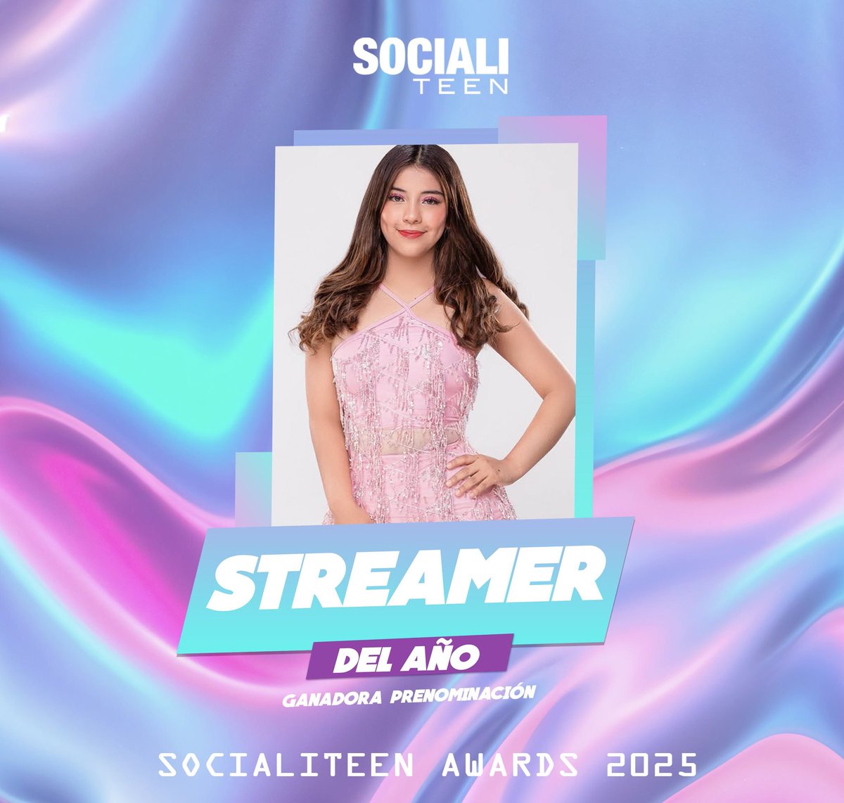 sociali_teen's tweet photo. Te presentamos a la ganadora de las pre nominaciones de los Socialiteen Awards 2025,  en la categoría “Streamer del Año”,  zullyy cs ¡Muchas felicidades! 

No te pierdas este 7 de Diciembre el inicio de las votaciones finales en https://t.co/bhhKyVSfXQ #socialiteen https://t.co/c1r4wI8ikM