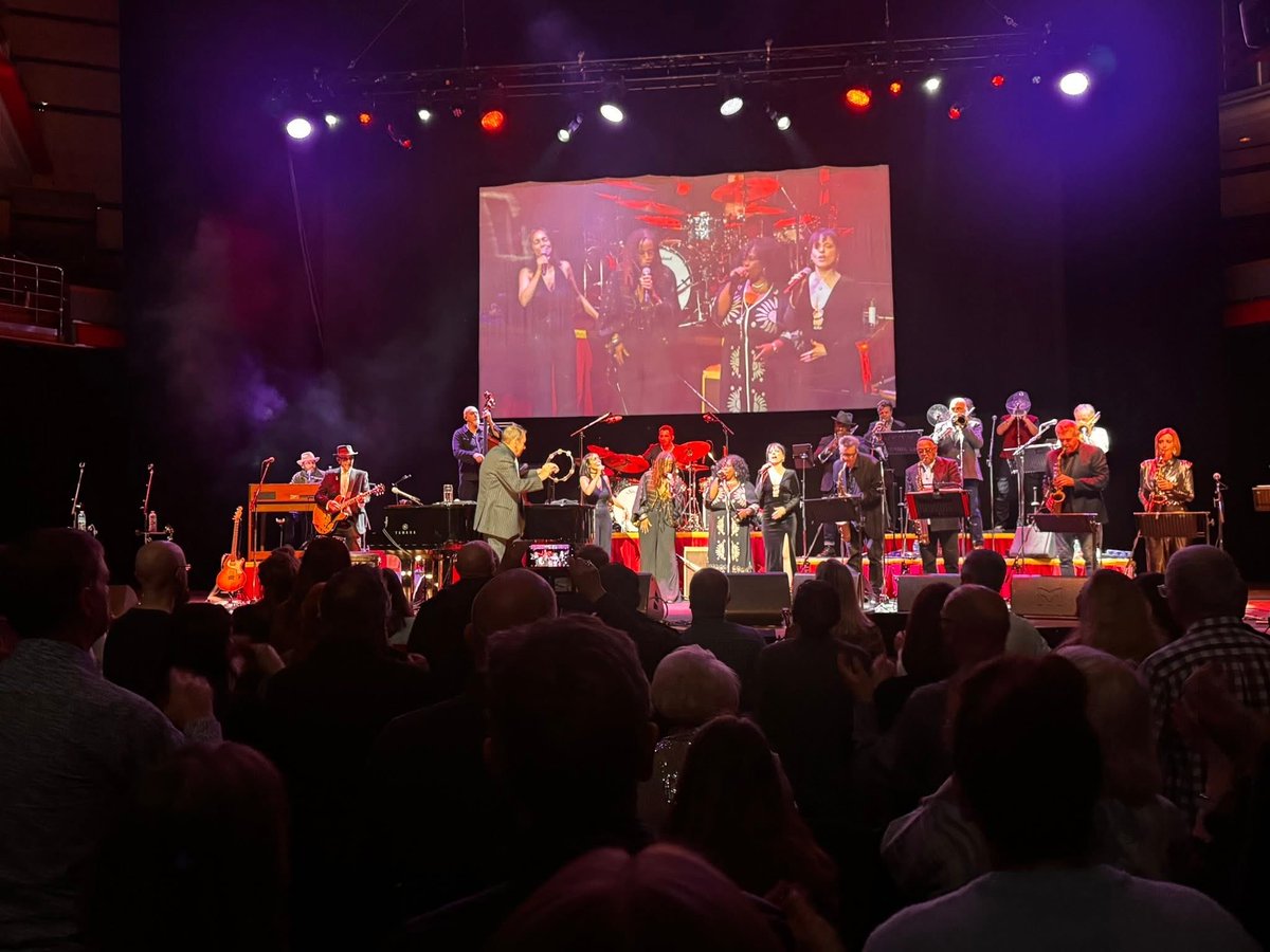 Christopher Holland 🎵 tweet media