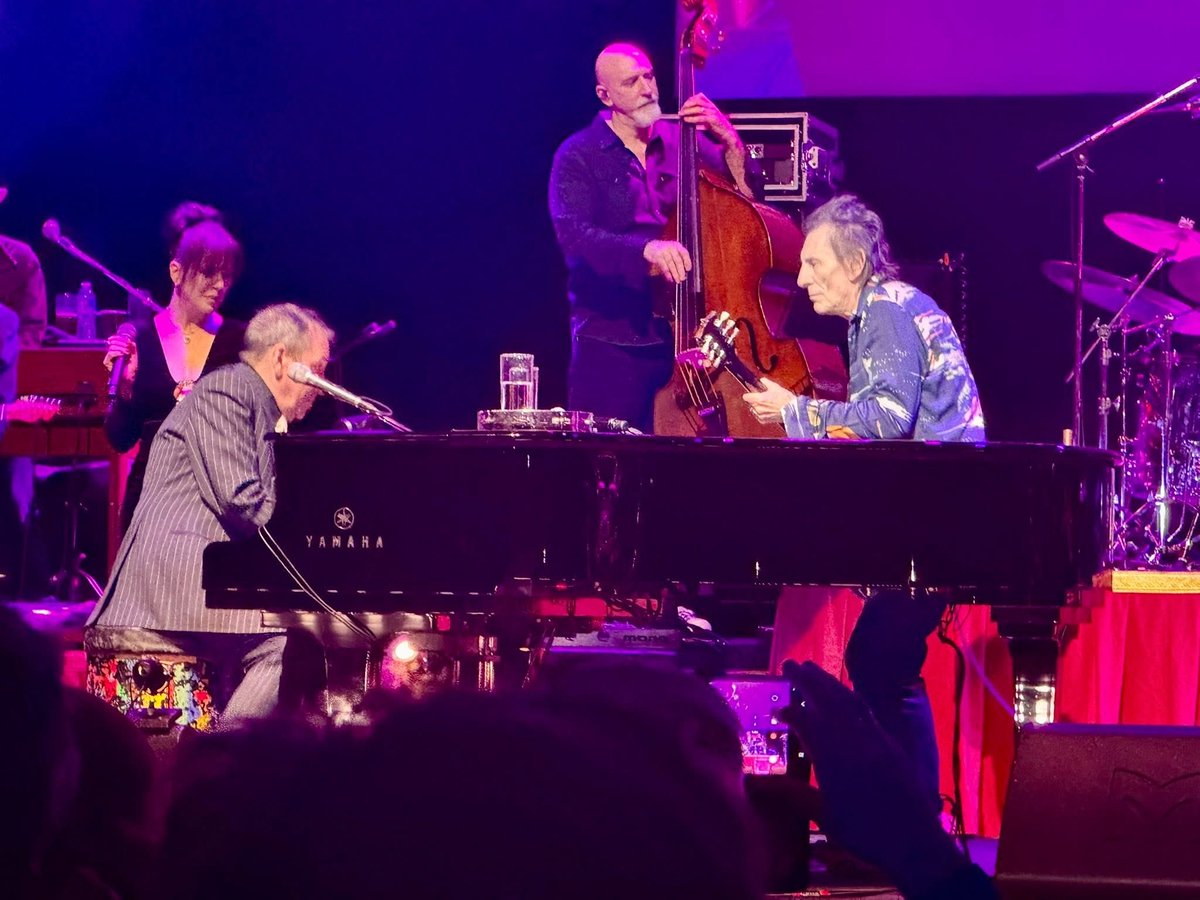 Christopher Holland 🎵 tweet media