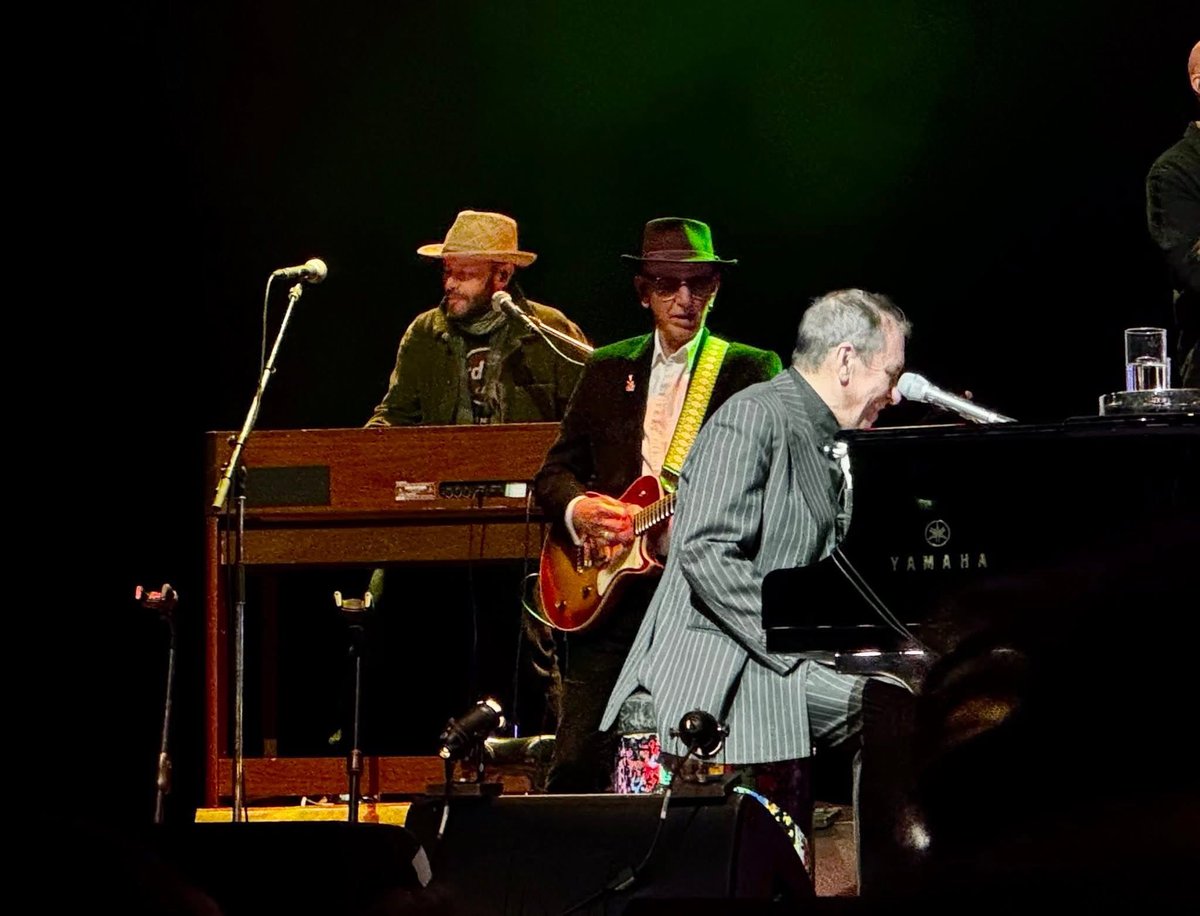 Christopher Holland 🎵 tweet media