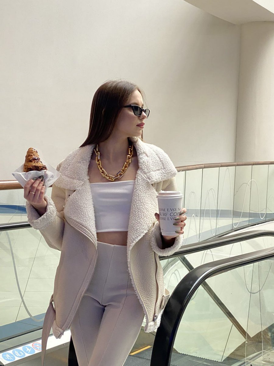 Kettelinesb's tweet photo. Coffee in one hand, croissant in the other, confidence on full display  #WinterVibes #EffortlessChic https://t.co/g0fQ2fQJmW