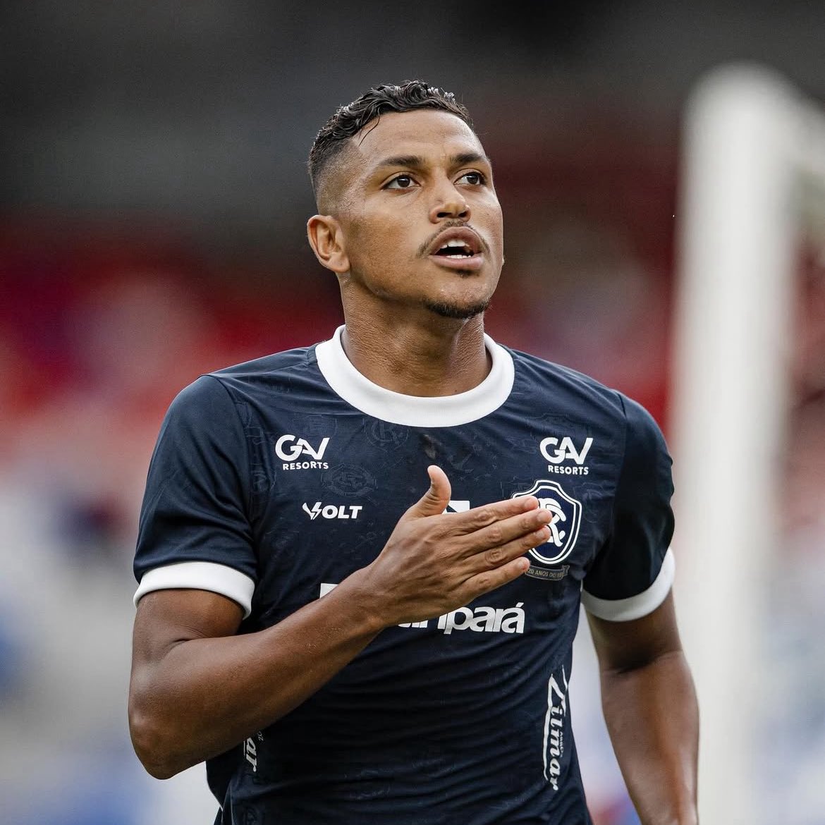 loucosdobandoo's tweet image. Pedro Rocha na mira do Corinthians!

Depois de um início de negociações tenso, Pedro Rocha e a diretoria do Remo se reuniram na sexta feira para falar sobre renovação. O clube ofereceu dois anos de contrato, luvas, bônus por metas e salário próximo de 500 mil por mês.

Só que…