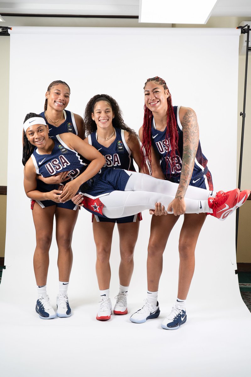 was looking on the americup website and found this gem - the girls carrying lish 😭😭😭