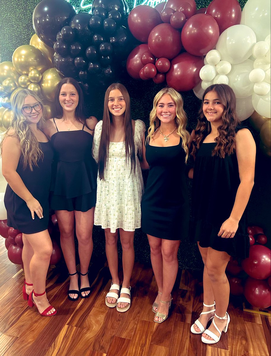 BaileyUhlenhake's tweet image. Softball banquet 25’🥎🦁! I had a great season with these girls, and am so thankful for everyone. I received District Player of The Year, and 1st Team Little All-City. I am so proud of what this team accomplished and can’t wait to do it again next year.
#dwwd #des