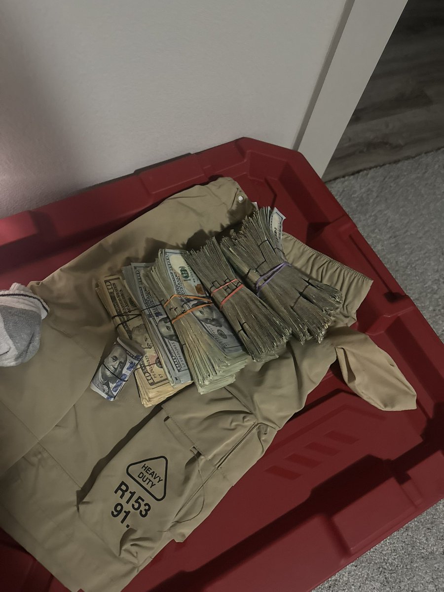 live life bitch 💰 tweet media